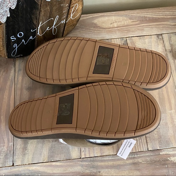 Urban Outfitters Suede Thong Sandals -NEW! - Picture 13 of 14